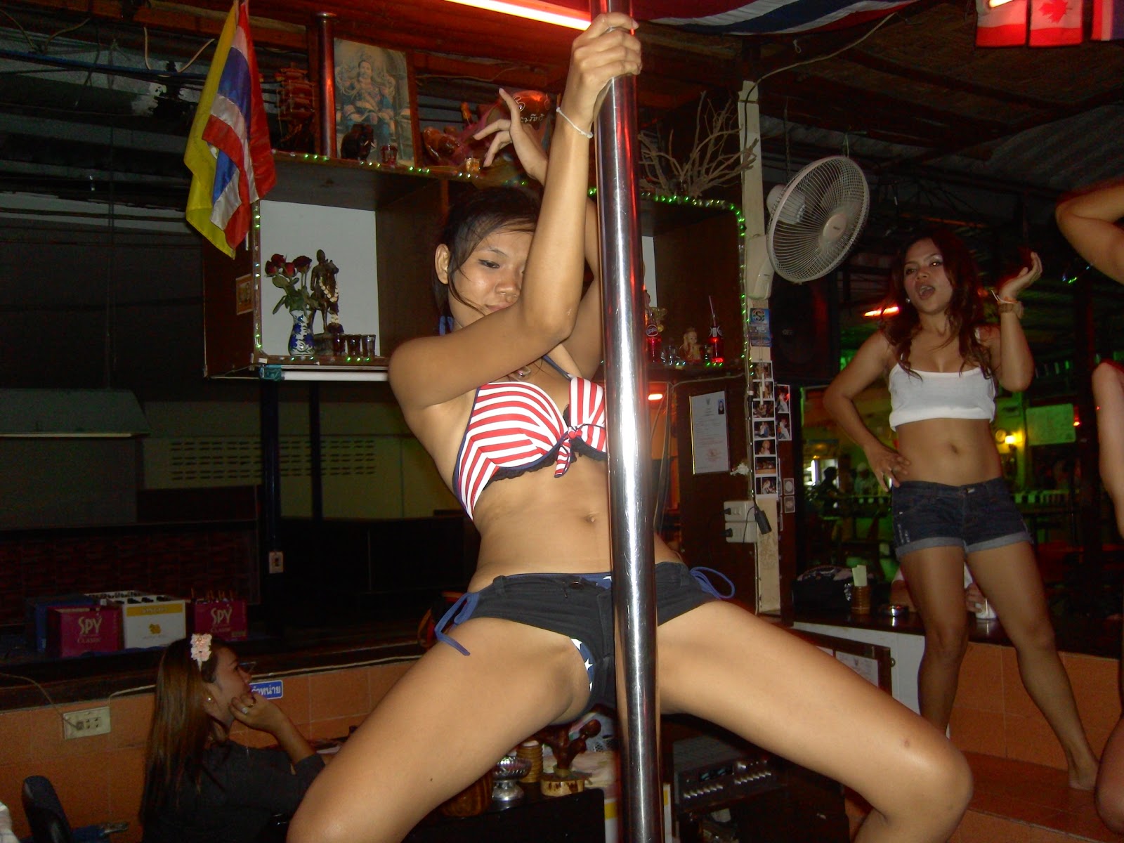 thai bar girls dancing naked